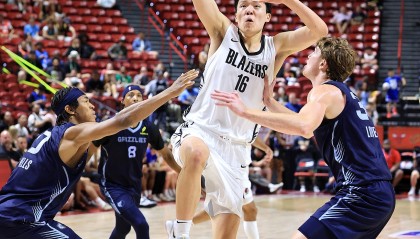 🤔队记：杨瀚森的表现让人惊讶因他已准备好 语言问题需要解决