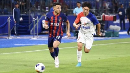 官网直播指南-沪上两强亚冠均吞3球惨败 国足伊万看后该挠头了