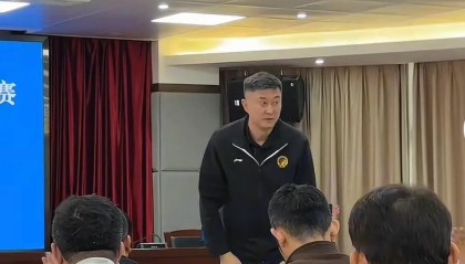 官网直播指南-杜锋官宣新职位！正式回应下课传闻，陈老板力挺，朱芳雨站队