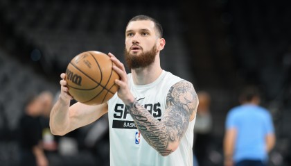 官网直播指南-手感一般！马穆凯拉什维利11中4&amp;amp;三分4中0拿到13分&amp;amp;拼到5犯离场